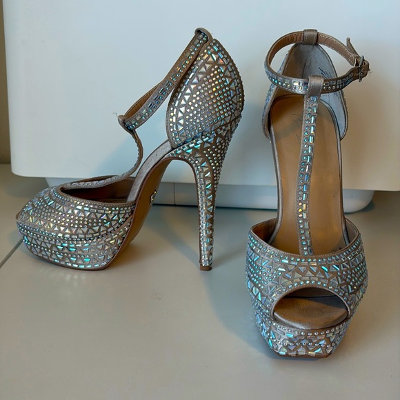 Thalia Sodi Champagne t strap heels - Picture 1 of 3